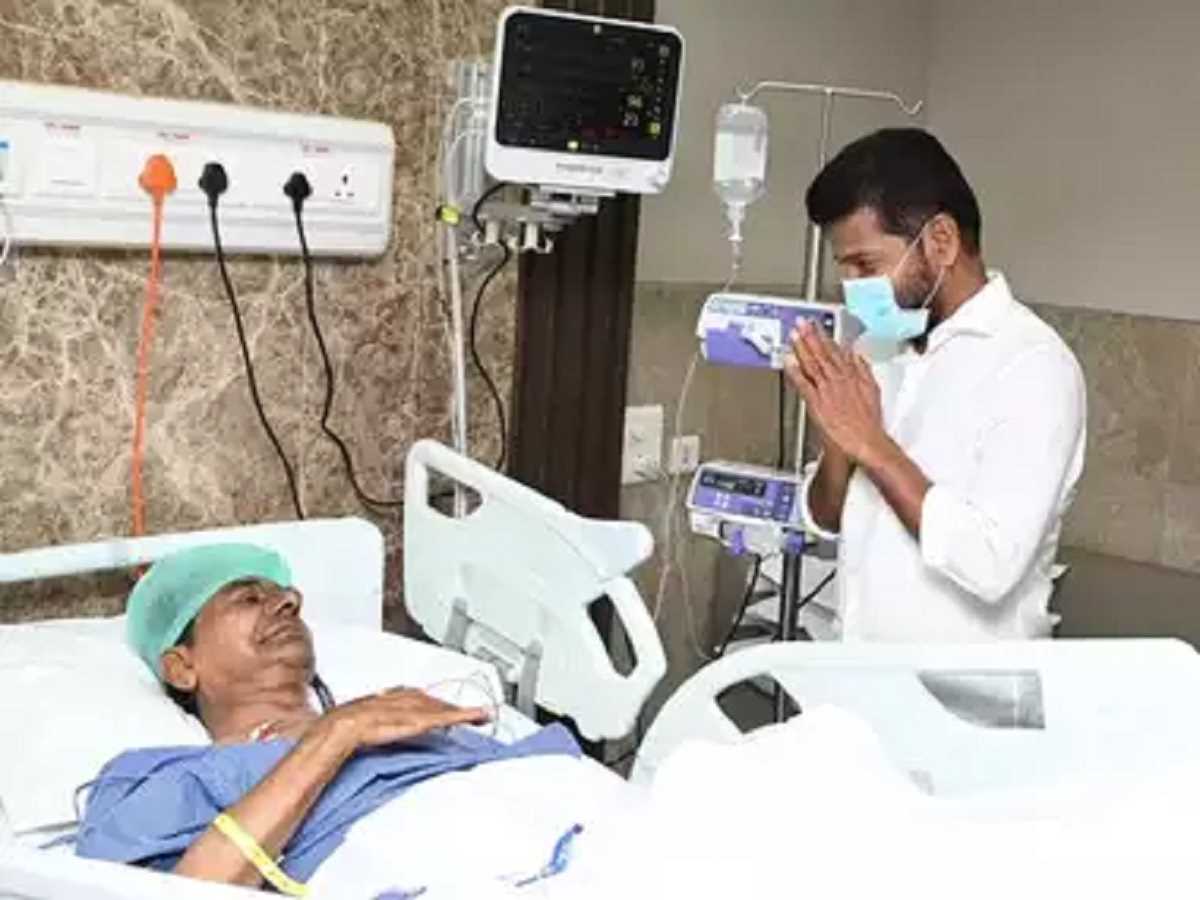 तेलंगाना सीएम ने अस्पताल में केसीआर से की मुलाकात